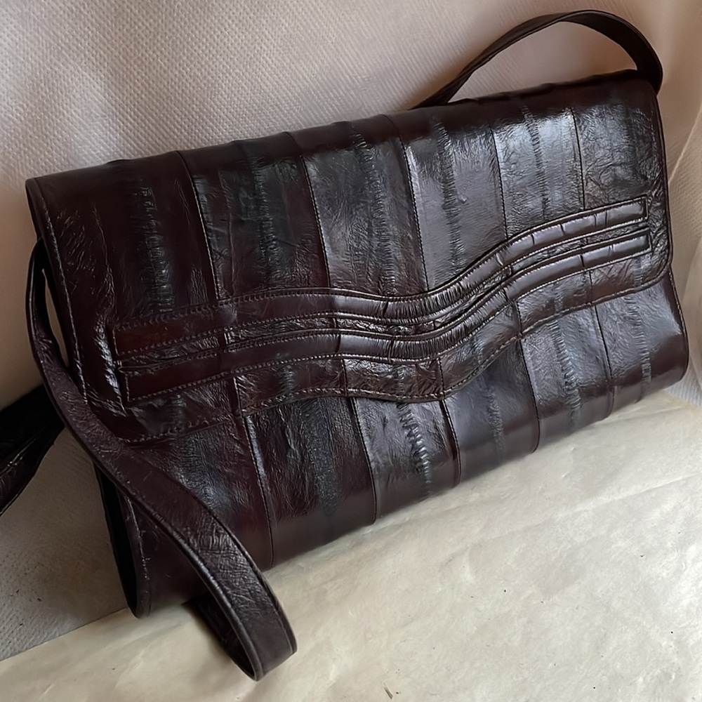 Vintage 70s 80s Marked “ Genuine eel skin “ convertible clutch shoulder strap